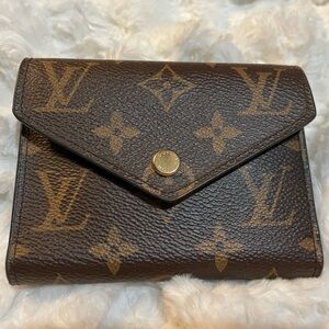 Louis Vuitton Monogram Victorine Compact Wallet 🤎